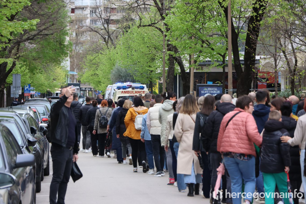 Zdravstveni djelatnici pred Vladom HNŽ