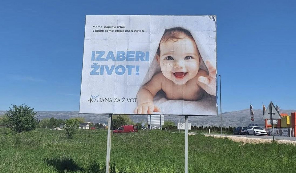 Bilbordi s porukom „Izaberi život“ 