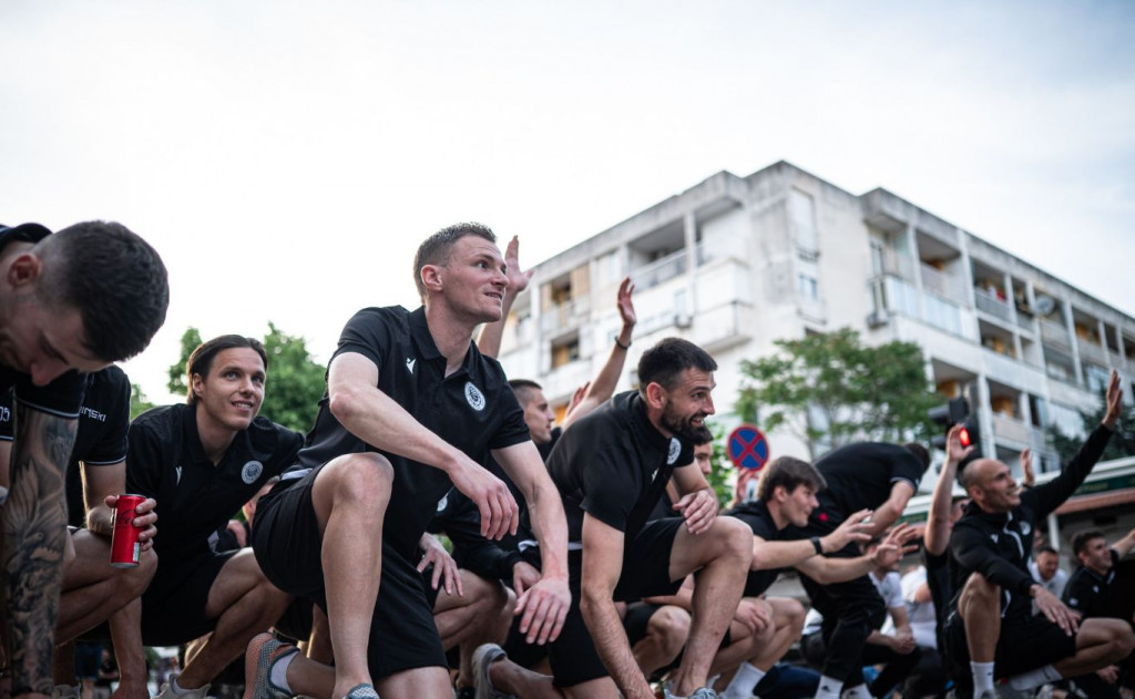 Igrači na dočeku u Mostaru