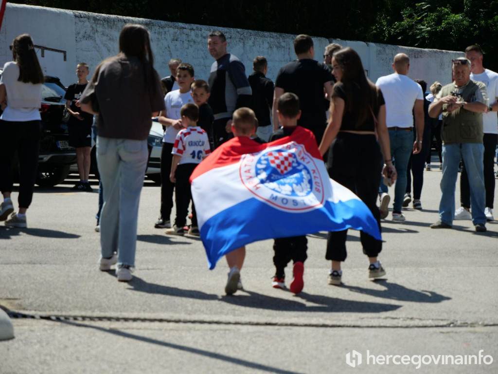 navijači uoči utakmice Zrinjski Igman