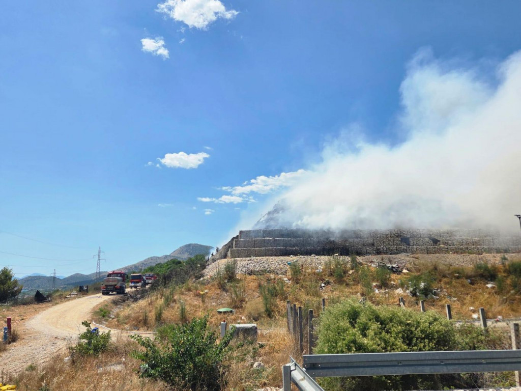 Požar na deponiji kod Metkovića