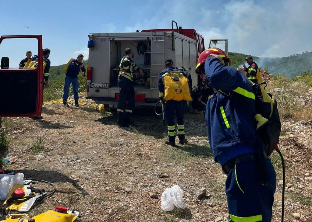Vatrogasci na terenu kod Gruda