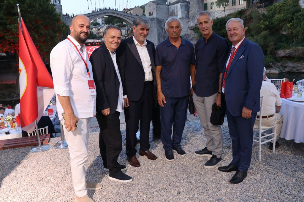 Crvena noć Veleža ispod Starog mosta