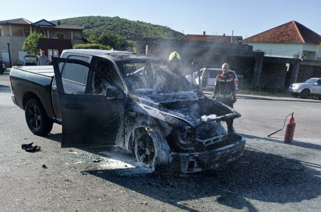 Izgorio automobil u Miletini