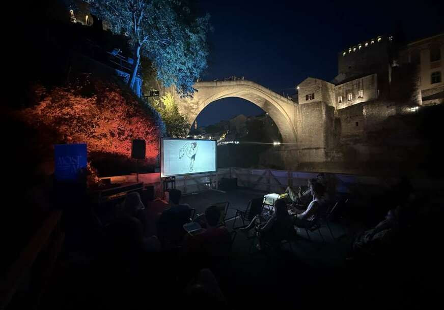 Ljeto s turističkom zajednicom Grada Mostara, Stari most, projekcija filma