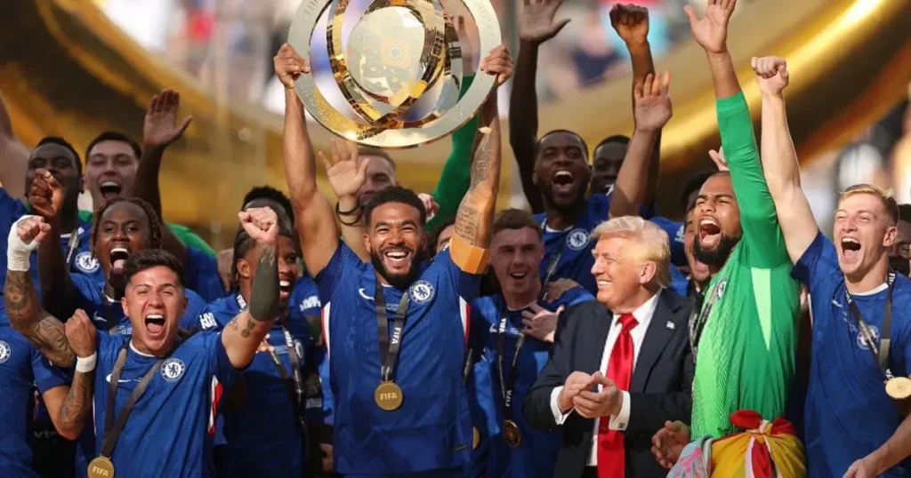 Trofej Chelseaju nakon pobjede nad PSG-om