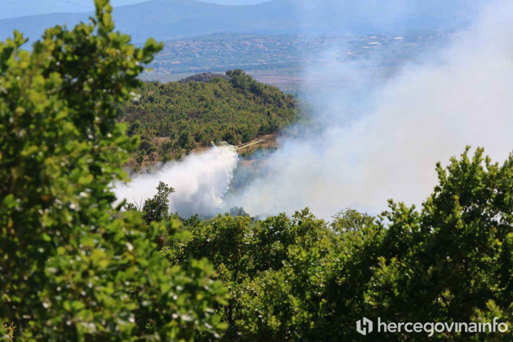 Veliki požar između Stoca i Mostara