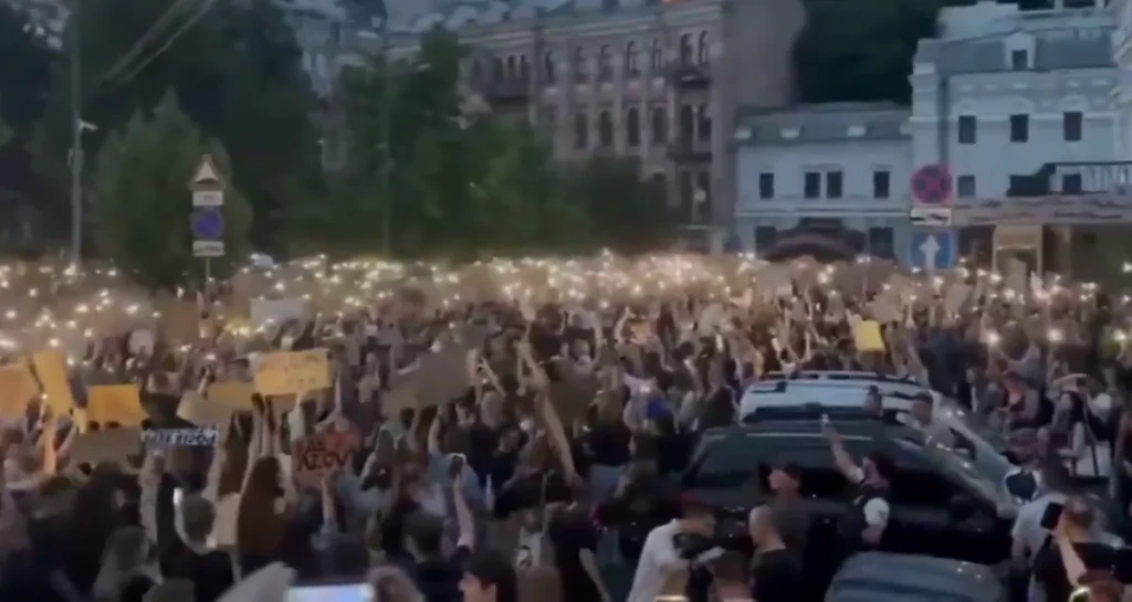 Zelenski potpisao kontroverzni zakon, izbili prosvjedi