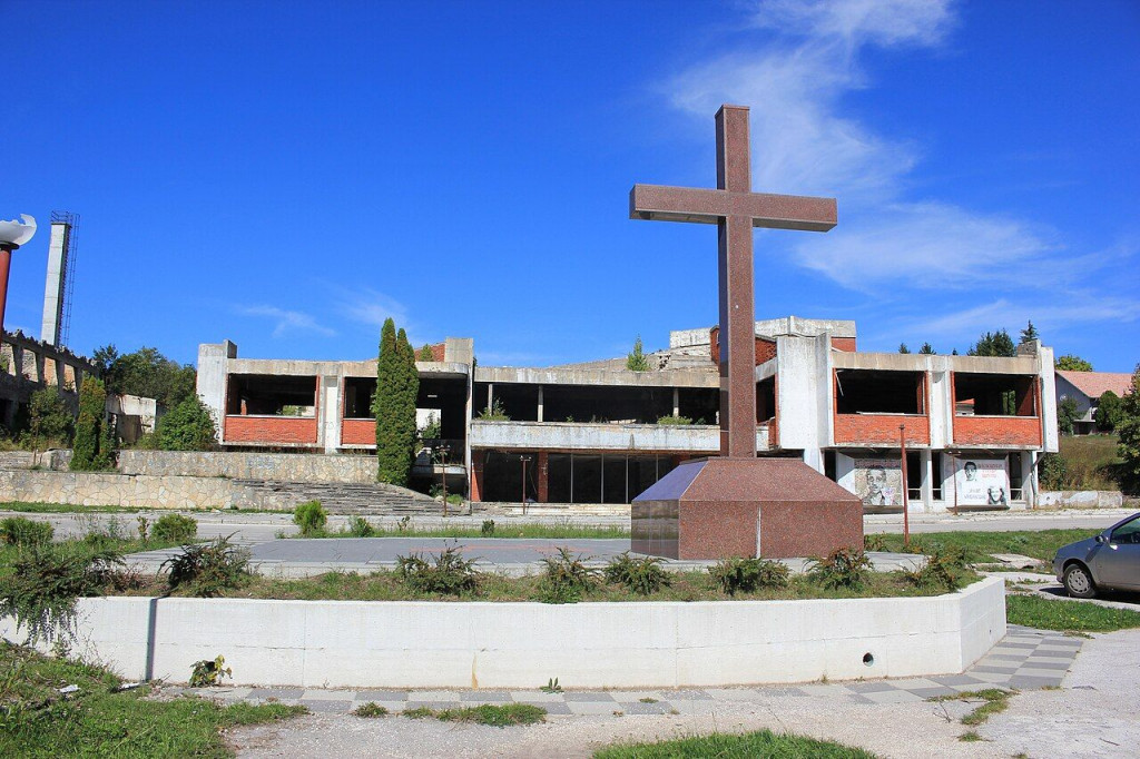 Bosansko Grahovo spomen križ