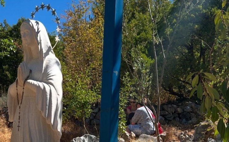 Nina Badrić Plavi križ Međugorje