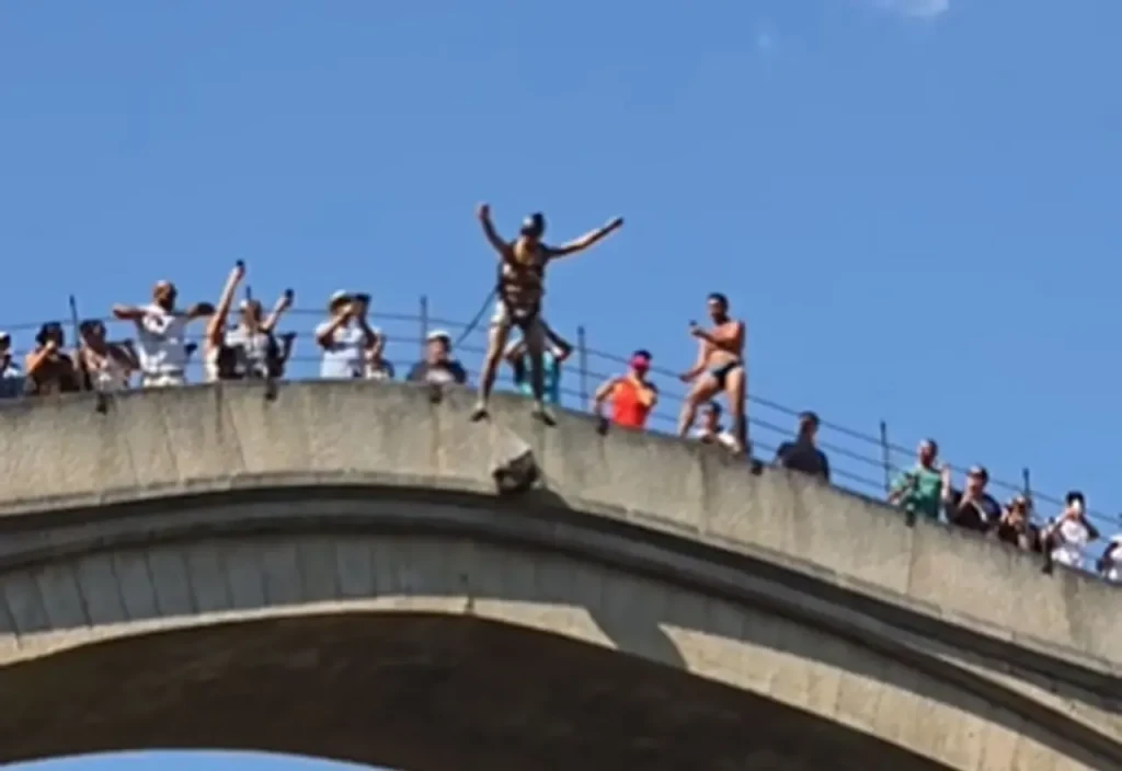 Skok s padobranom u Neretvu