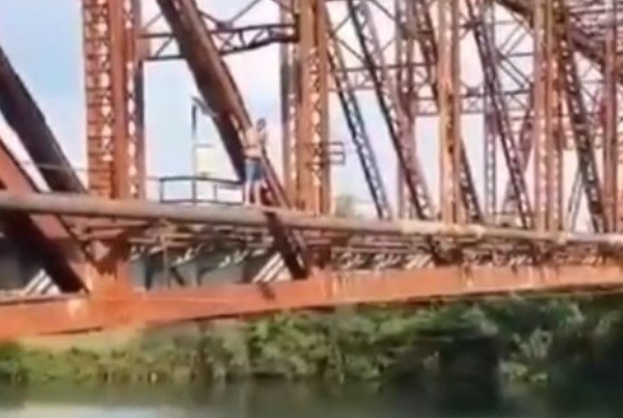 Skok sa željezničkog mosta u Gabeli