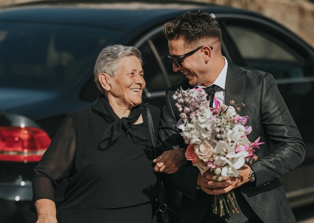 Vjenčanje u Posušju, mladoženja poveo baku do mlade