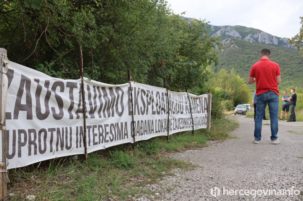 Blokada puta u Kuti LIvač