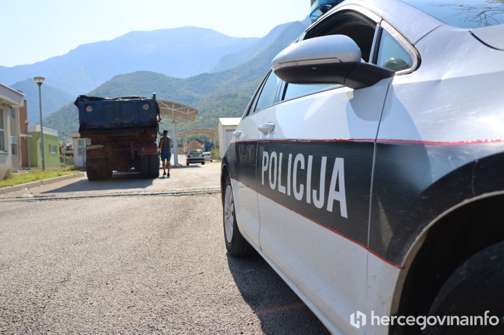 Kamioni s otpadom pred Uborkom