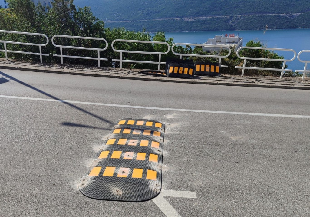 Ležeći policajac Neum