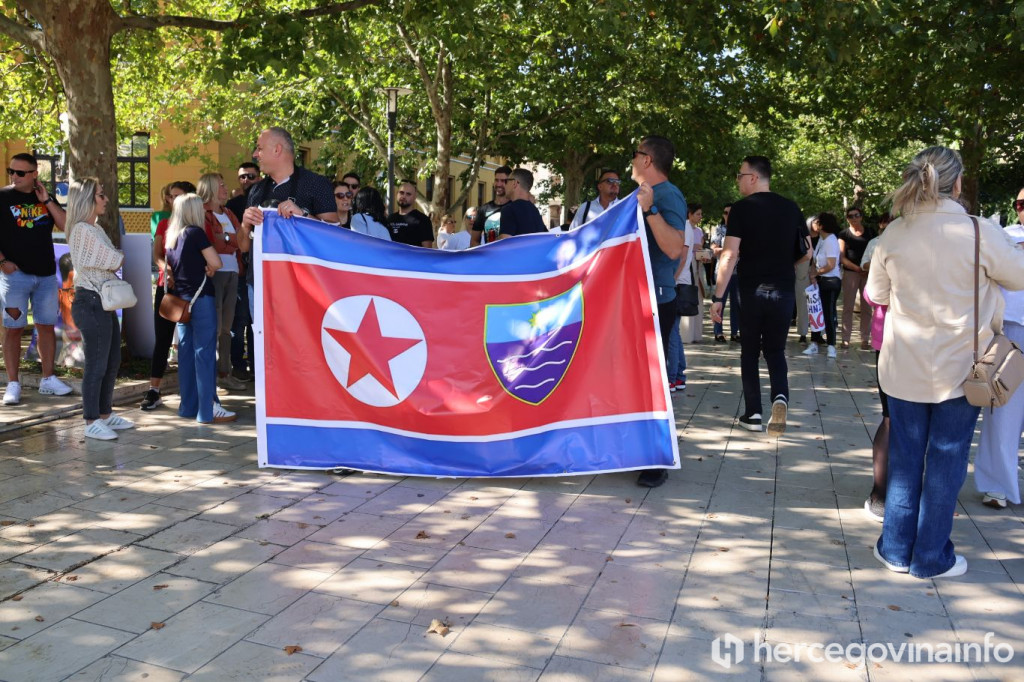 Zdravstveni radnici na ulicama Mostara
