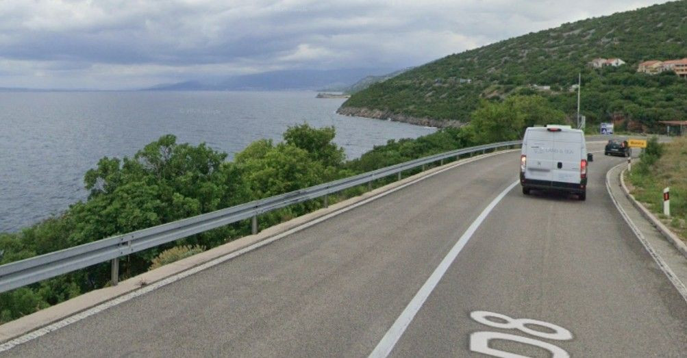 Automobil kod Senja upao u more