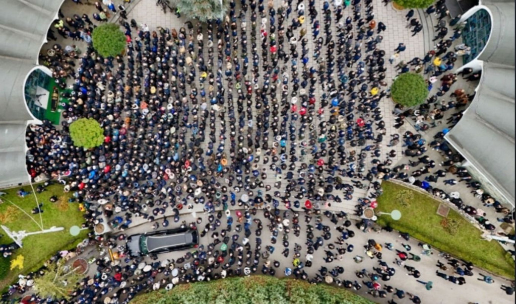 Deseci tisuća ljudi ispratilo Halida na posljednji počinak