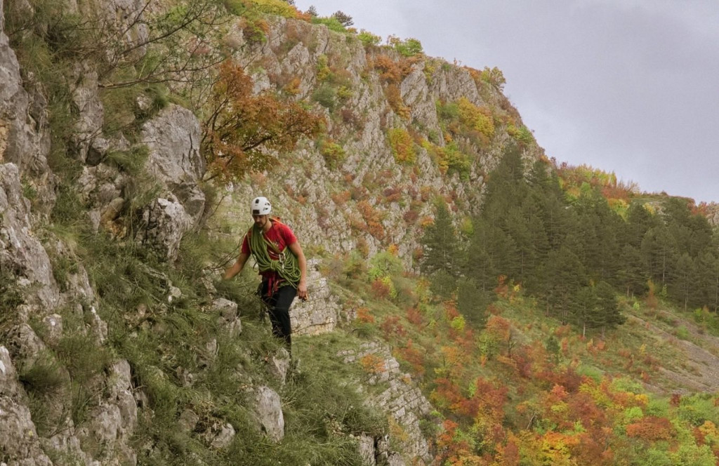 GSS HBŽ spasio psa sa strme litice kod Livna