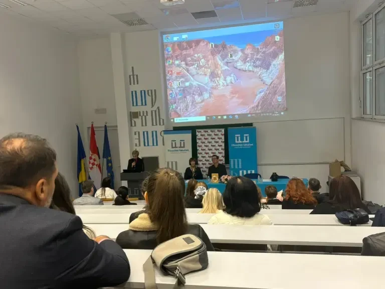 Komunizam, nacija i demokracija