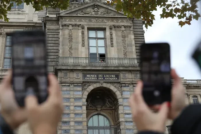 Krađa nakita iz Louvrea