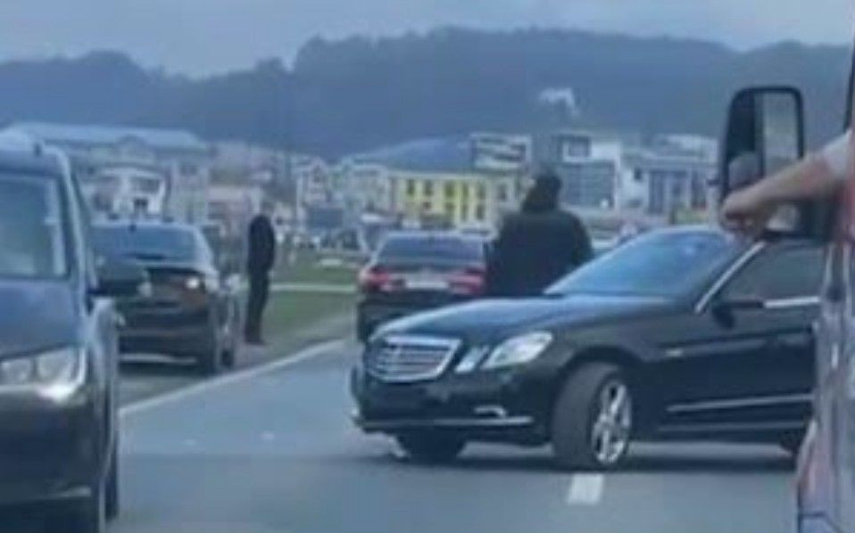 Prometna nesreća, službena vozila pratnje