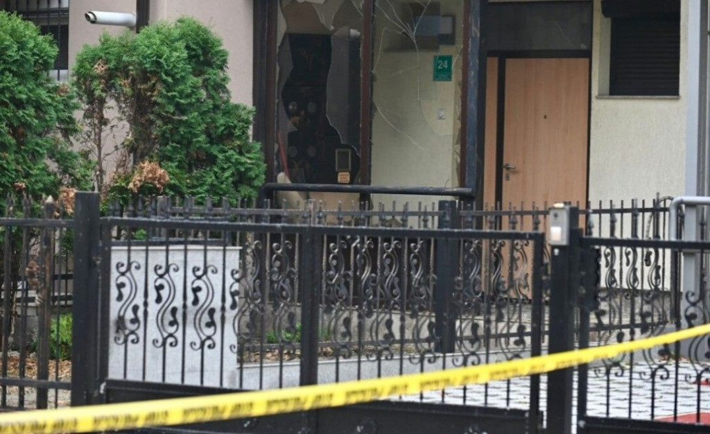 Bačena bomba na kuću u Aerodromskom naselju