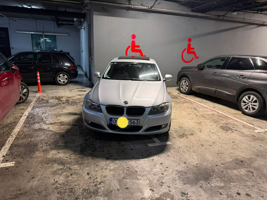 BMW parking za invalide