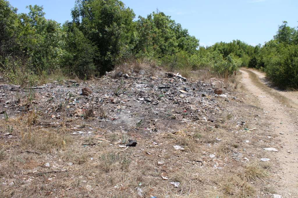 Divlja deponija kod Stoca