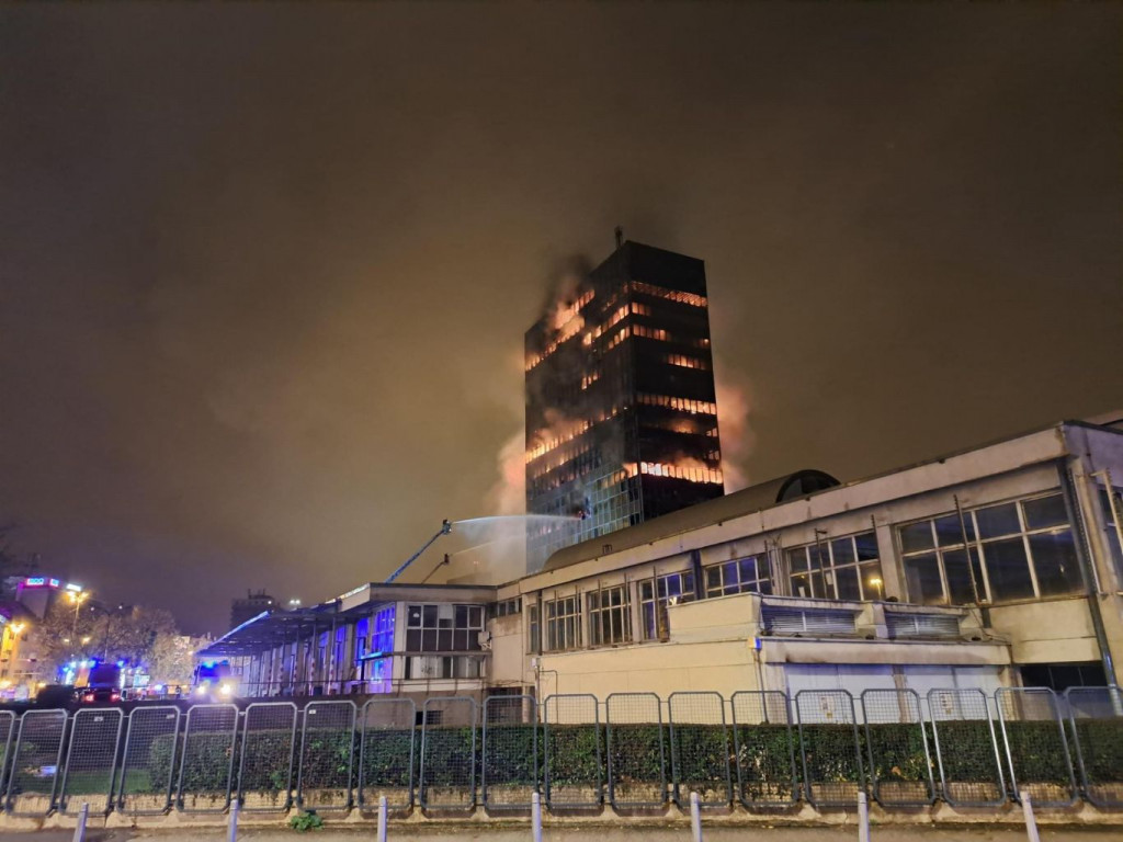 Gori Vjesnikov neboder u Zgrebu