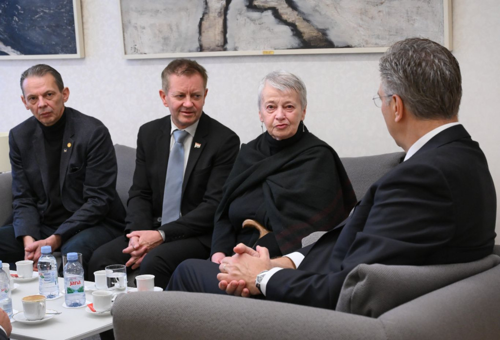 Nicolier državljanstvo Lyliane Fournier