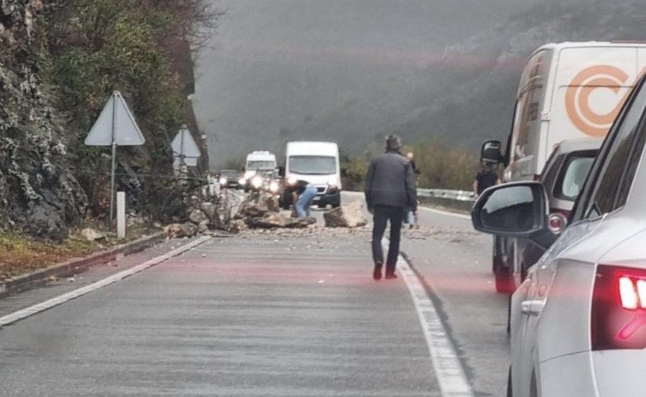 Odron na cesti Mostar Jablanica
