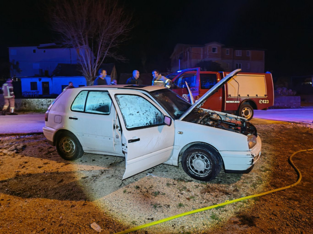 požar na vozilu Crveni Grm