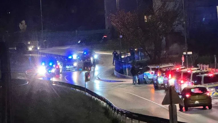 Pretres slovenske policije u romskom naselju 