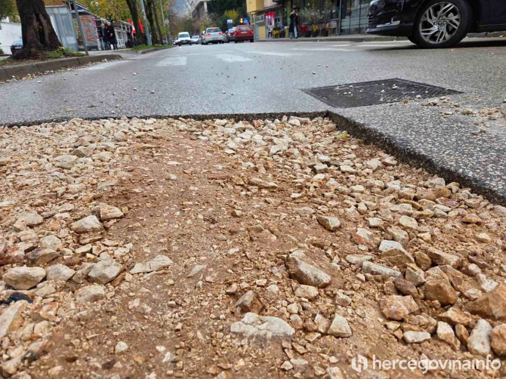 Ulica Stjepana Radića, rupa na cesti