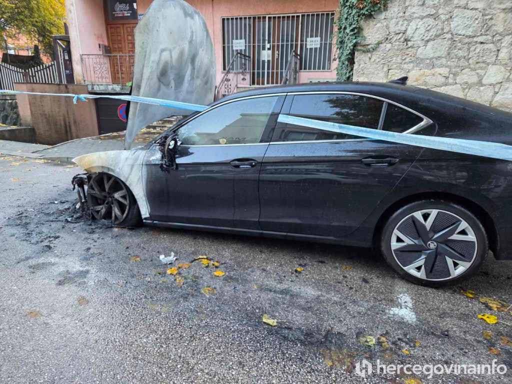 zapaljeno službeno vozilo grada Mostara