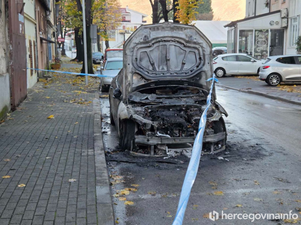 zapaljeno službeno vozilo grada Mostara