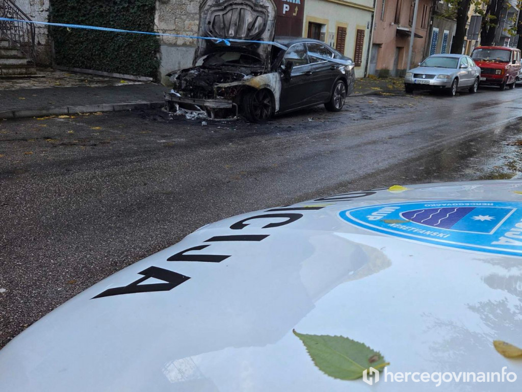 zapaljeno službeno vozilo grada Mostara