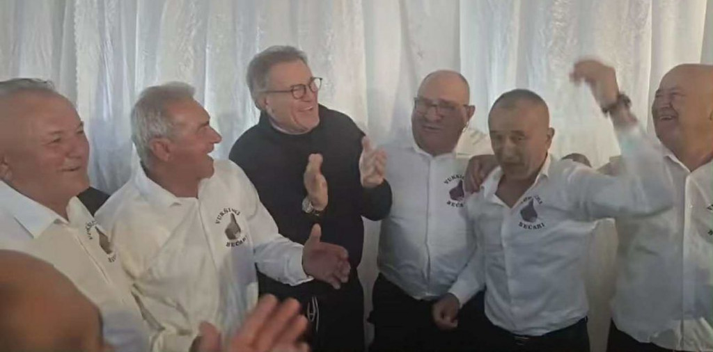 Zdravko Mamić pjeva pjesmu Hajduka