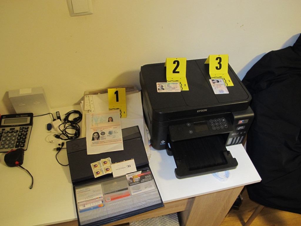 Krivotvorenje dokumenata/ krivotvoreni dokumenti