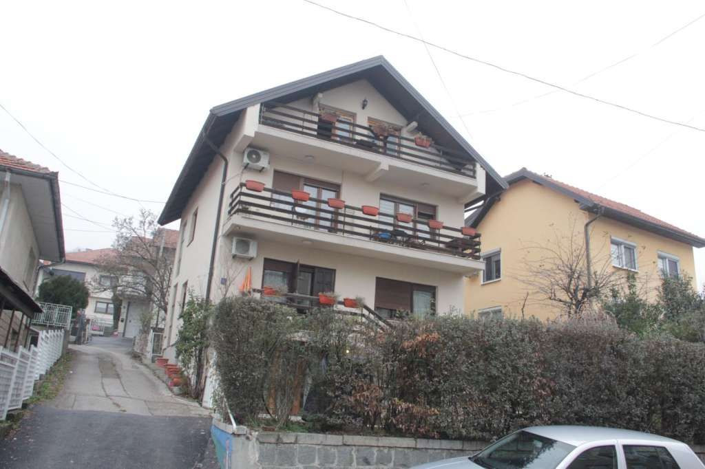 Pretres kuće u Tuzli