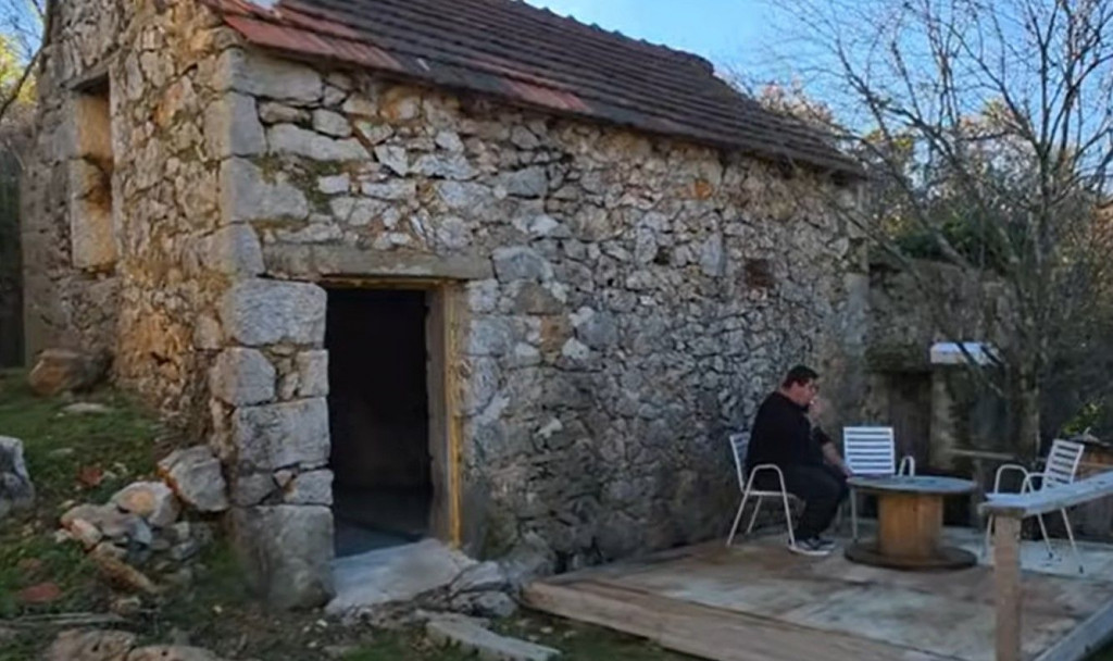 unuk obnovio djedovu kuću